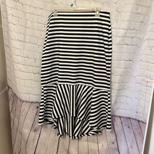 Jade Mackenzie xl ladies bl/white striped skirt 34  waist 44 hip 30 length